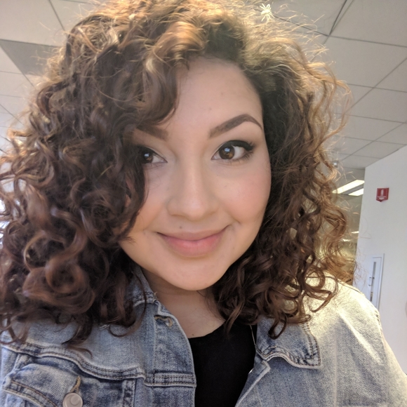 Meet your Posher, Andrea - Picture 1 of 2